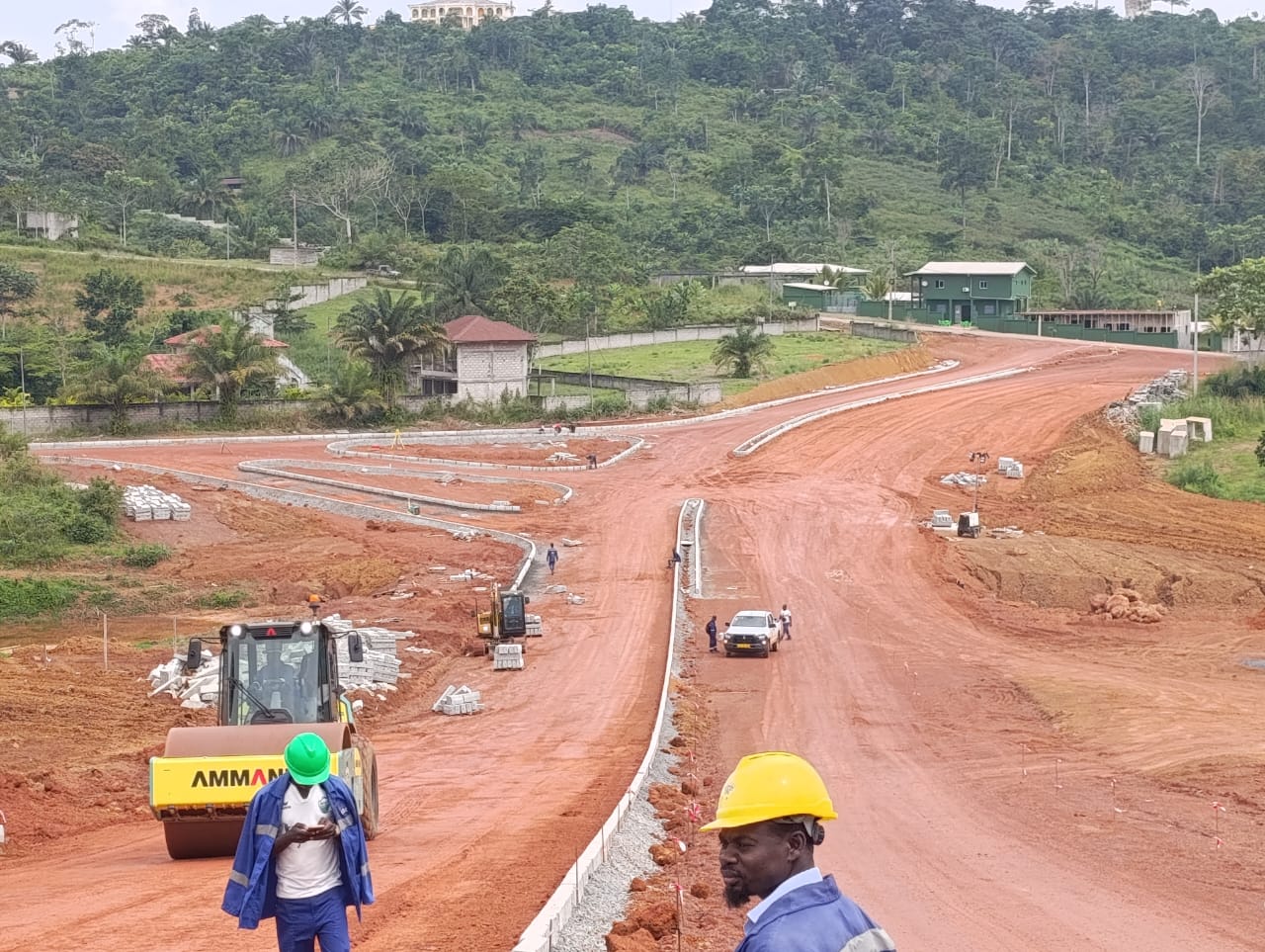 CONSTRUCCION DE UNA VIA DE ACCESO A LA RUTA G.R. OYEM (GABON)
